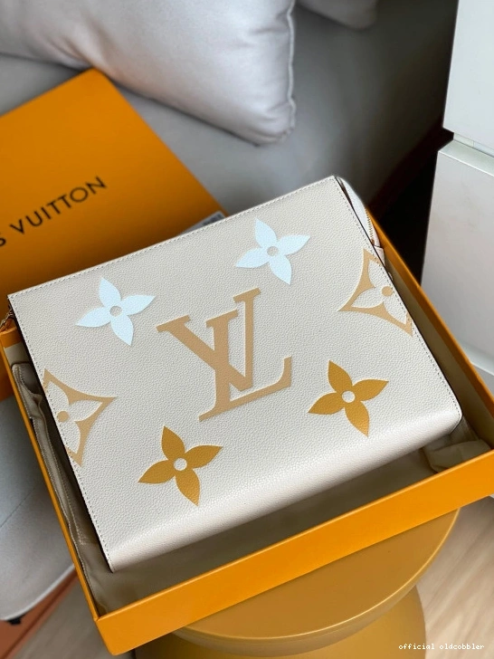 Official oldcobbler LOUIS VUITTON POUCH 26 TOILETRY 0805